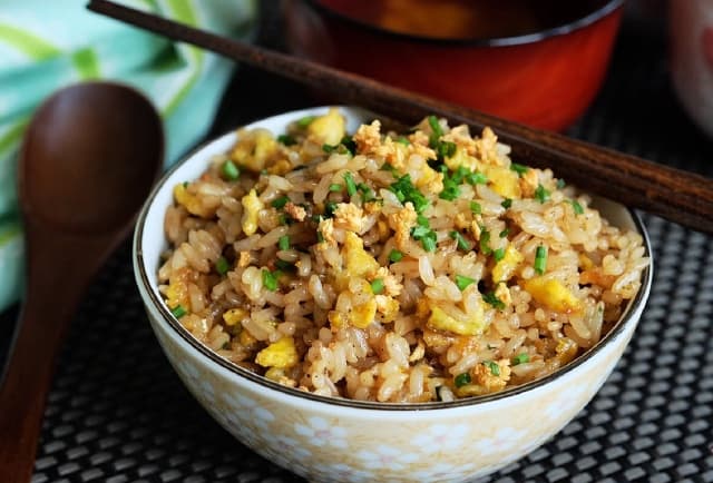 Công thức: Cơm chiên tỏi trứng